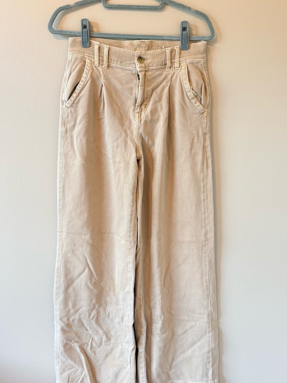 American Eagle Outfitters Wide Leg Jeans in Light Cream
